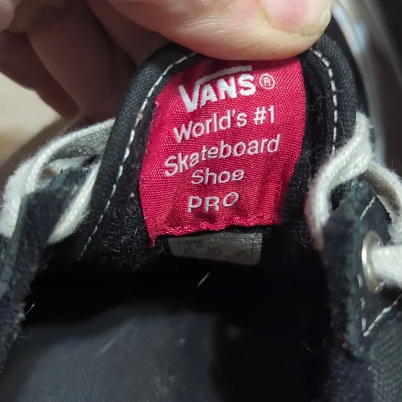 Vans Old Skool Pro skate shoes in a black and white colorway with suede & canvas - Picture 7 of 12